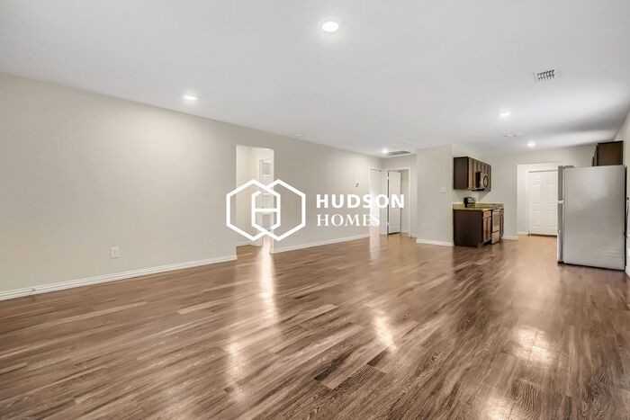 306 Harvey St - Photo 5 of 14