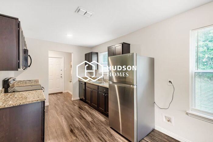 306 Harvey St - Photo 6 of 14