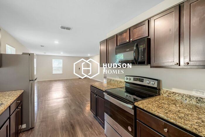 306 Harvey St - Photo 7 of 14