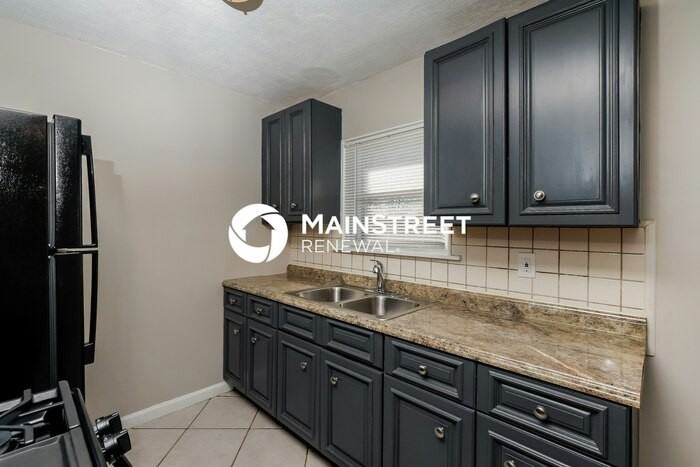 4915 Seville Dr - Photo 5 of 20