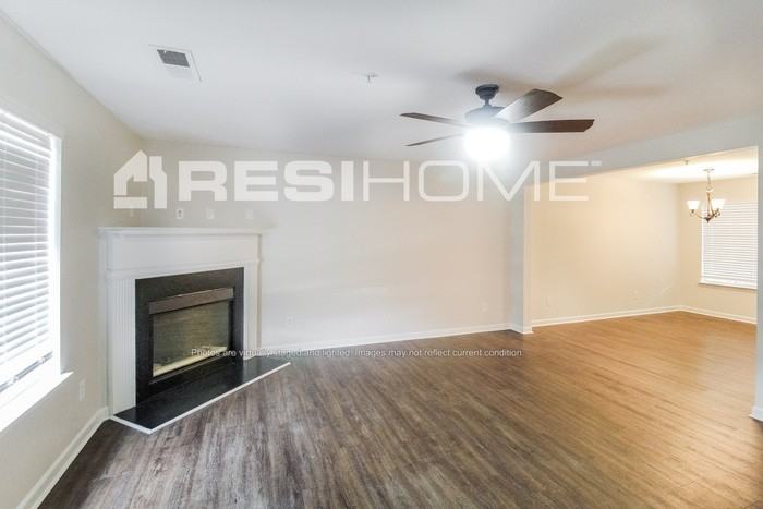 211 Coral Cir - Photo 4 of 20