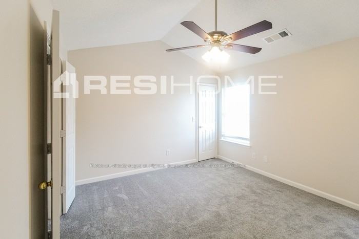 211 Coral Cir - Photo 7 of 20