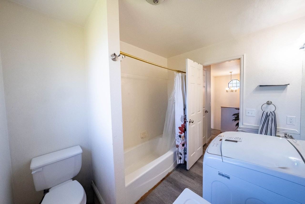 833 W 800 N - Photo 5 of 9