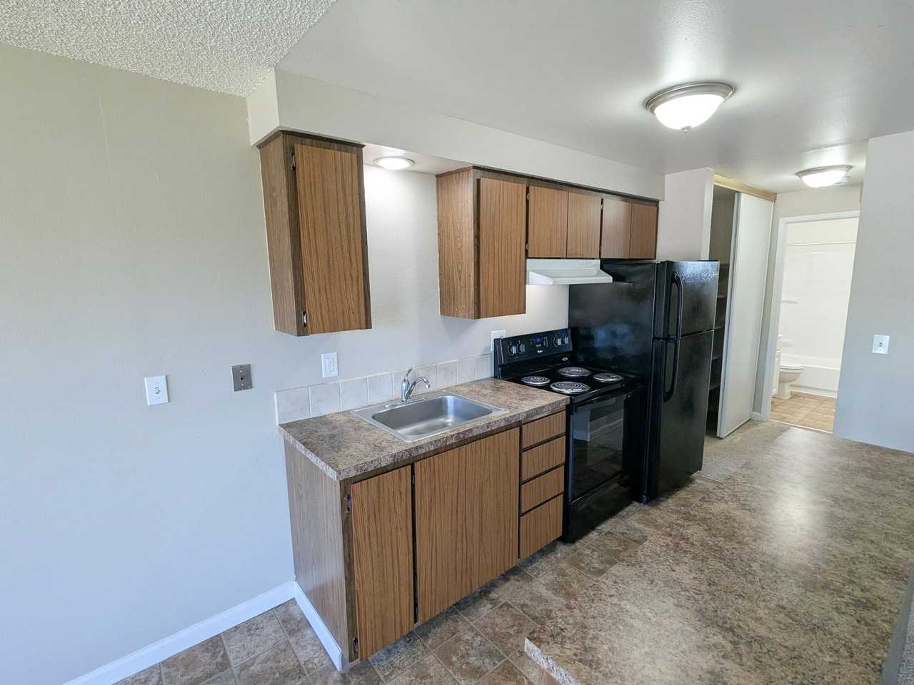 Apartment Complex ~ Murphy Manor - Photo 4 of 12