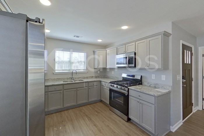 349 Angela St - Photo 5 of 20