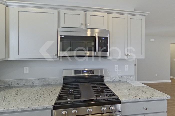 349 Angela St - Photo 6 of 20