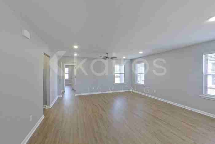 349 Angela St - Photo 7 of 20