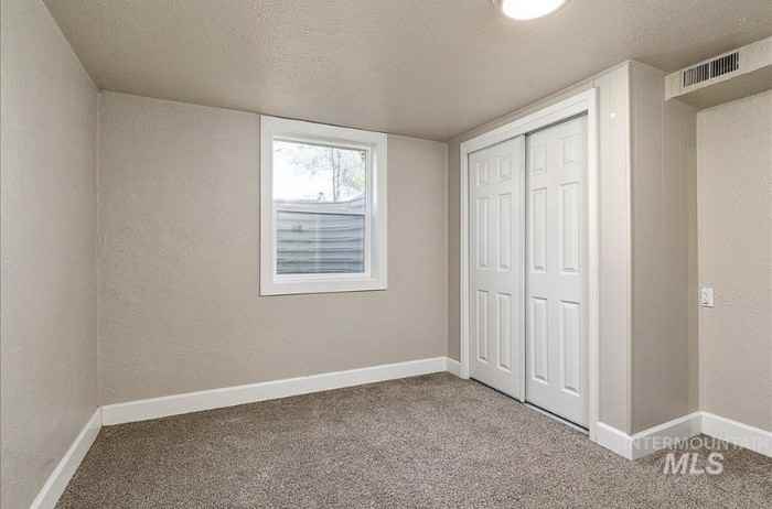 2510 S Broxon St - Photo 4 of 12