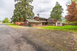 featured image of 922 1st Ave Sw