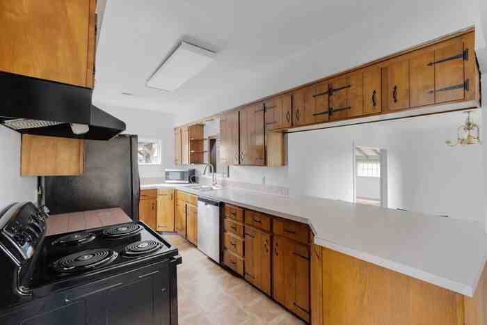 922 1st Ave Sw - Photo 6 of 40
