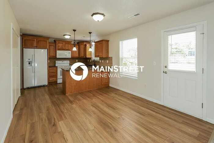 420 Se Alger Dr - Photo 5 of 16