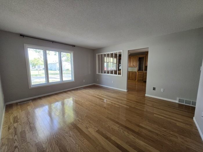 5011 6th Ave N - Photo 3 of 35