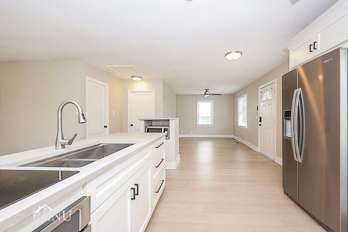 1012 Warren St - Photo 3 of 18