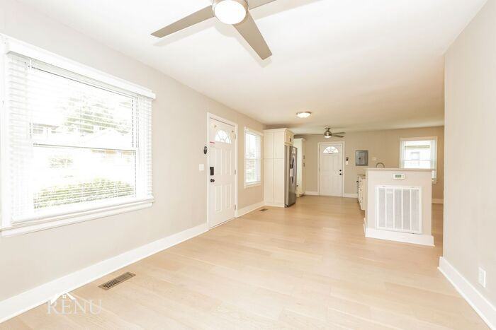 1012 Warren St - Photo 4 of 18