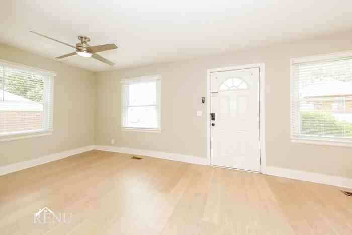 1012 Warren St - Photo 5 of 18