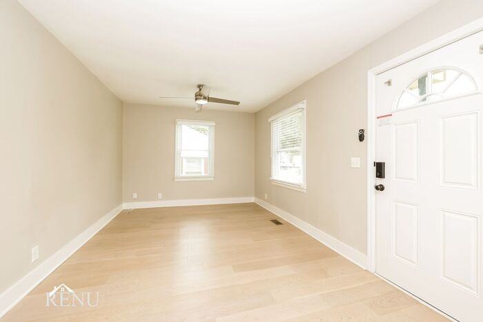 1012 Warren St - Photo 6 of 18