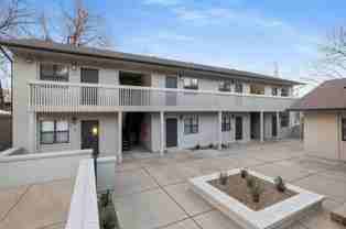 215 W Watson St #07 - Photo 1 of 1