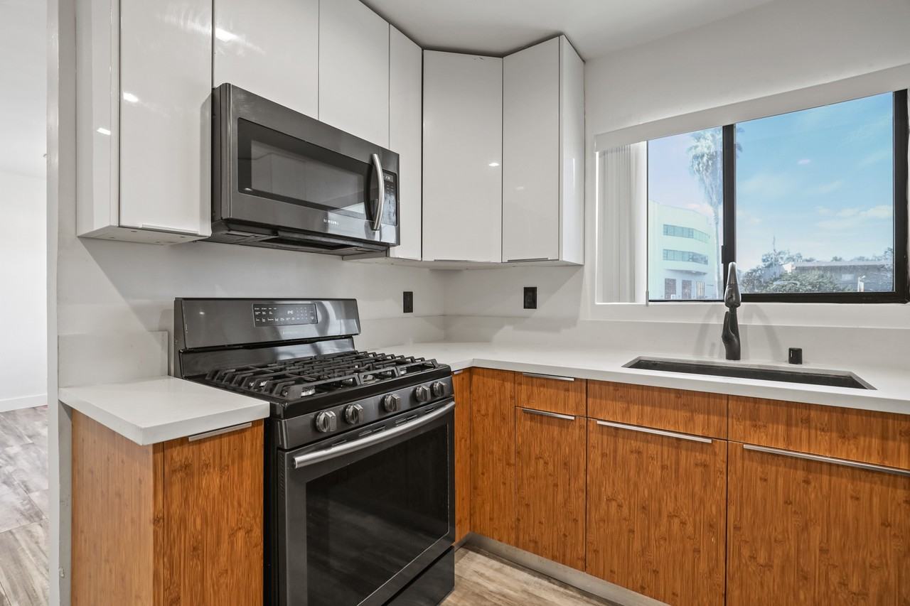 830 Bartlett St #6 - Photo 2 of 26