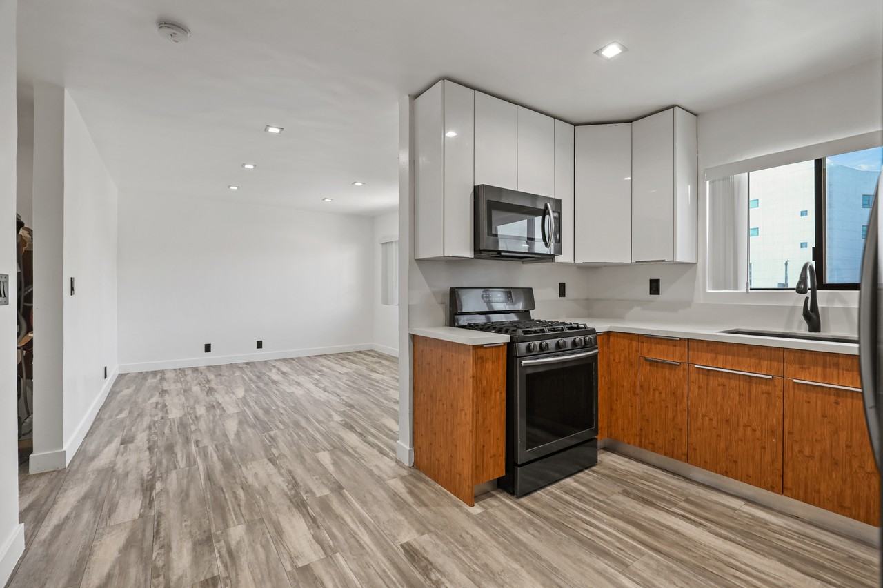 830 Bartlett St #6 - Photo 4 of 26