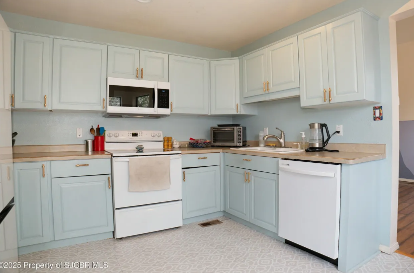 3112 N Mountain View Dr #NA - Photo 3 of 12