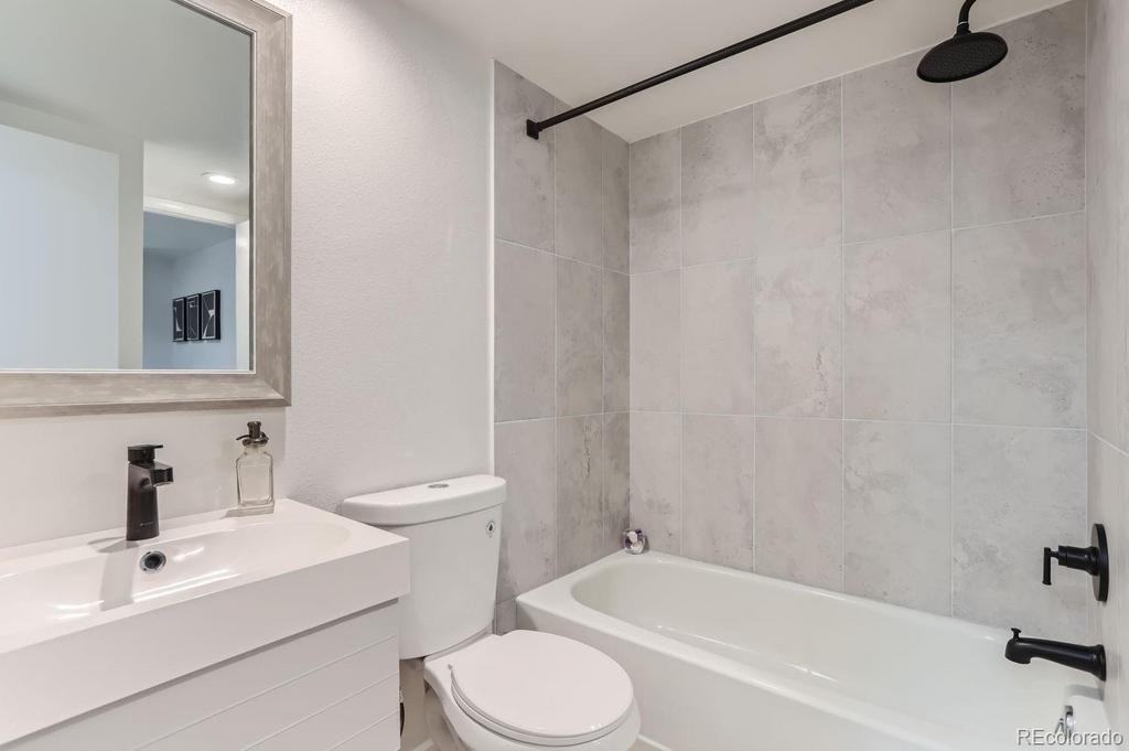 12172 Bannock Cir #B - Photo 5 of 11