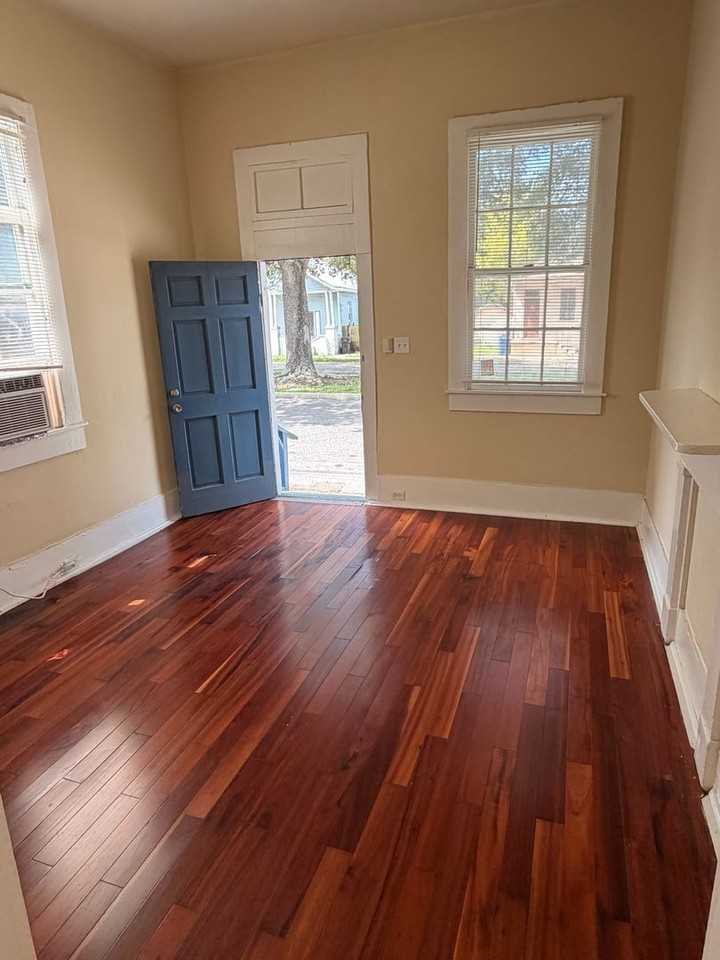 2909 2909 - 2911 Orleans Avenue - 2909 #2909 - Photo 2 of 11