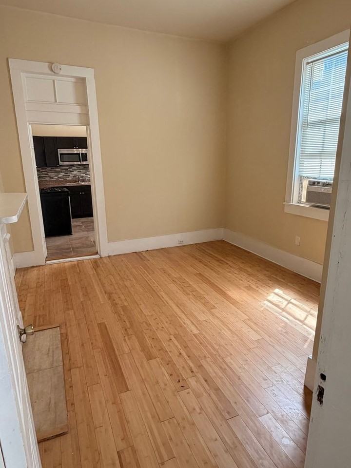 2909 2909 - 2911 Orleans Avenue - 2909 #2909 - Photo 3 of 11