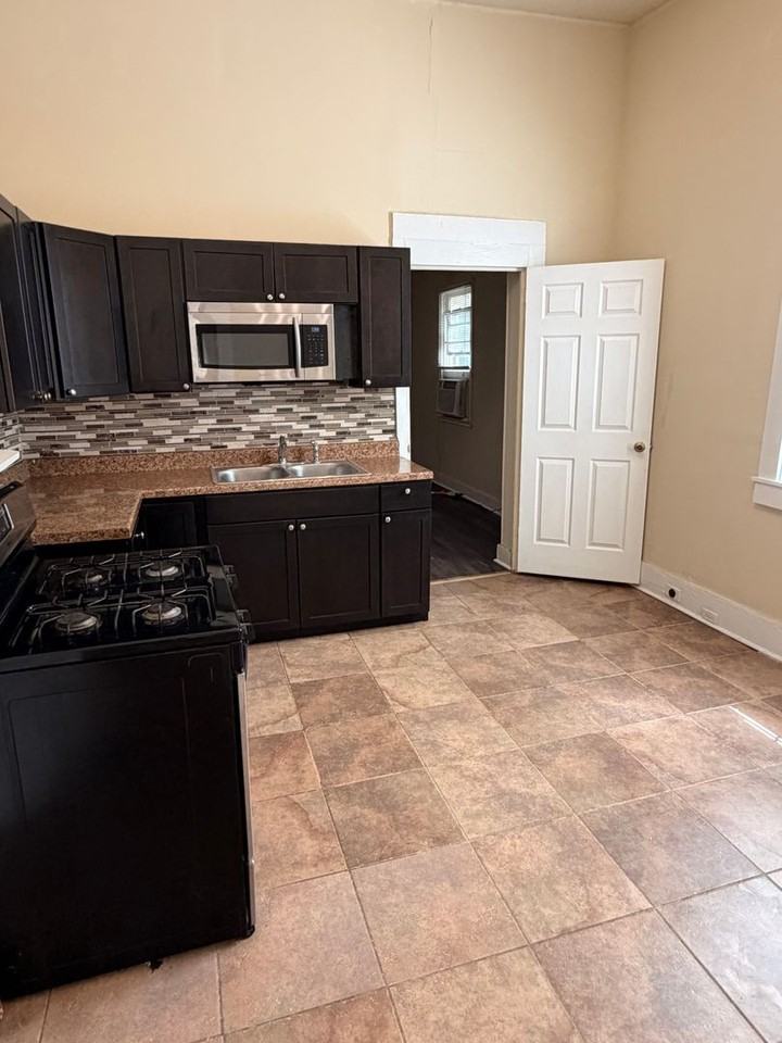 2909 2909 - 2911 Orleans Avenue - 2909 #2909 - Photo 5 of 11
