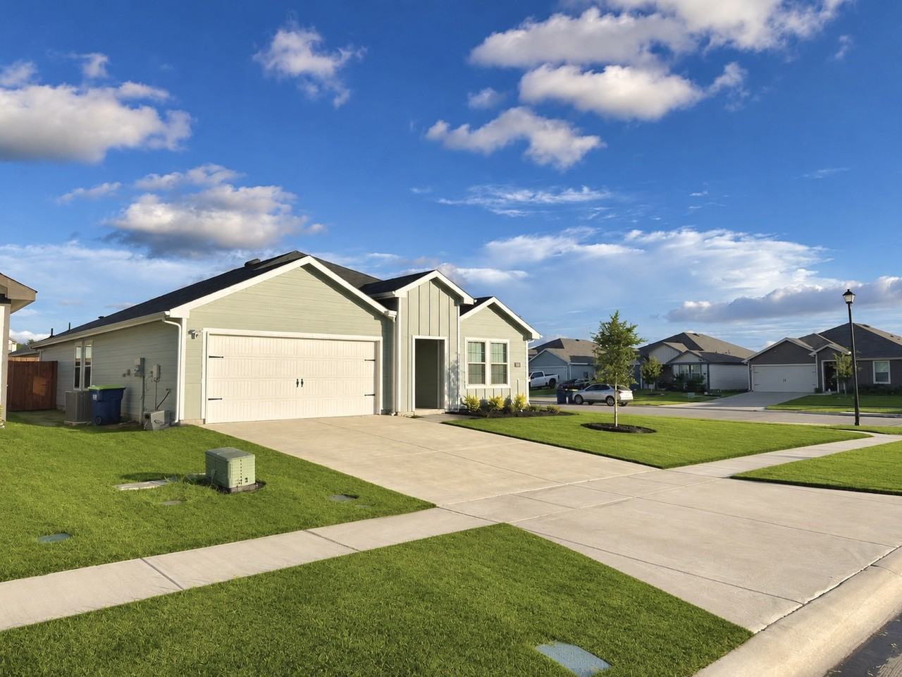 347 Boxwood Dr #NA - Photo 3 of 32