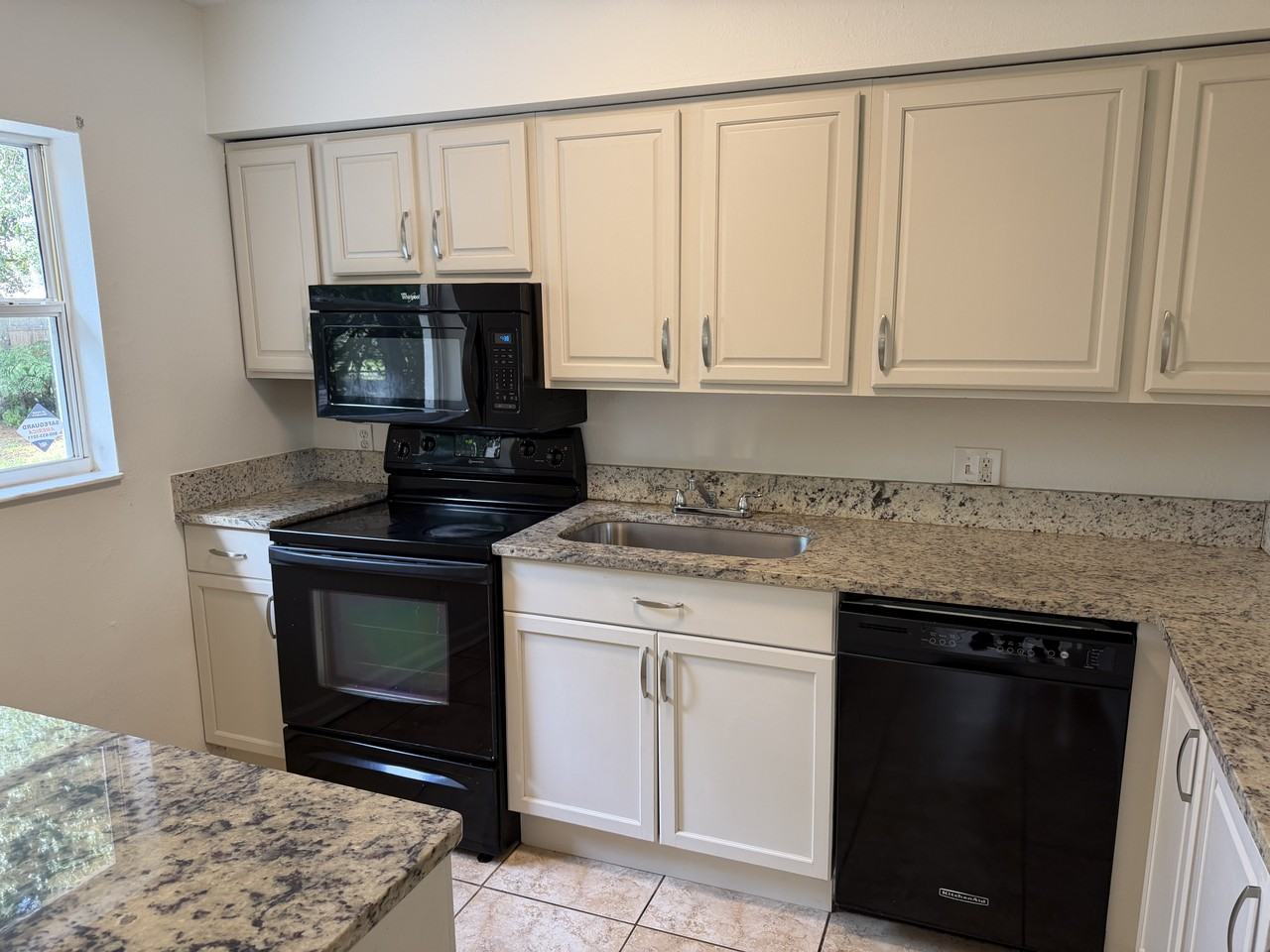 186 Roosevelt St #NA - Photo 2 of 13