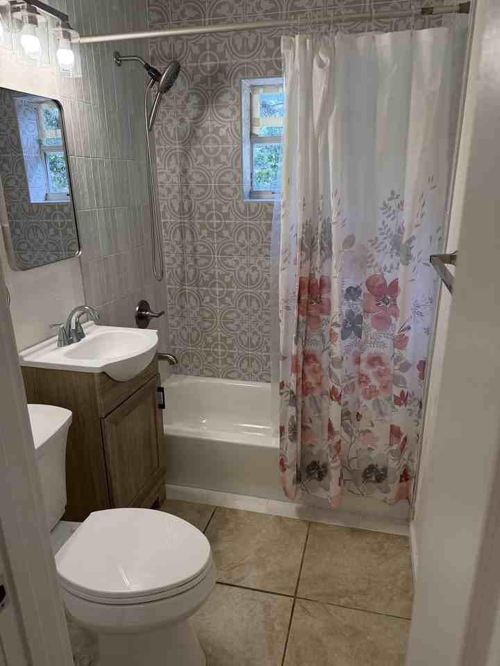 186 Roosevelt St #NA - Photo 3 of 13