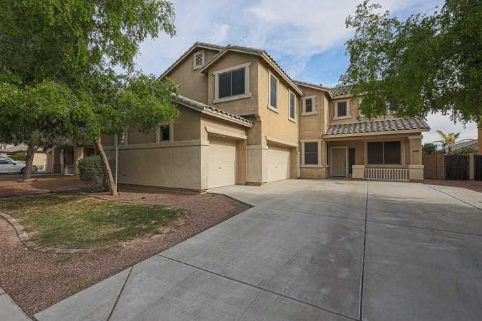 16205 W Gibson Ln - Photo 3 of 48