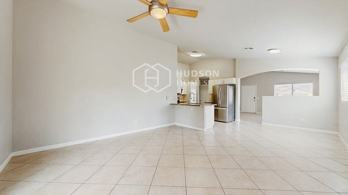15827 W Adams St - Photo 7 of 30