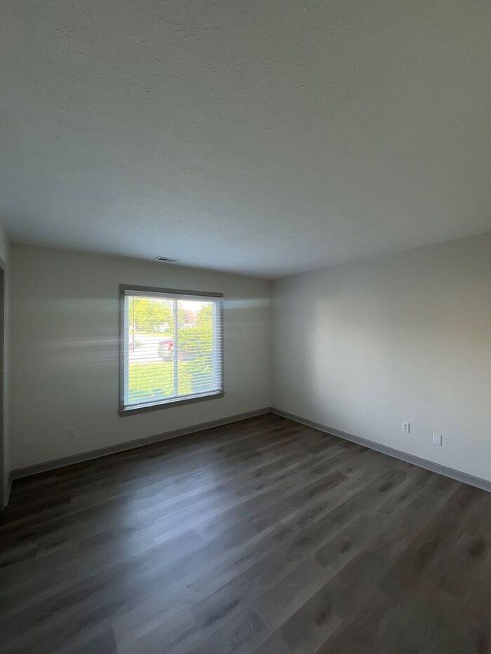 4421 Spring Bay Ct - Photo 7 of 10
