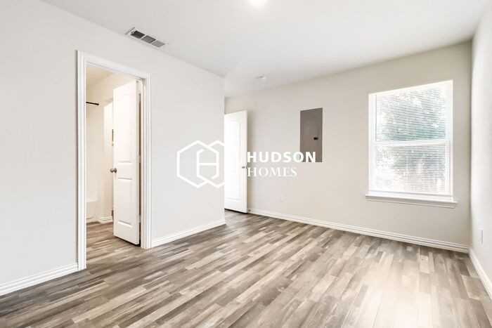 5904 Montague St - Photo 7 of 14