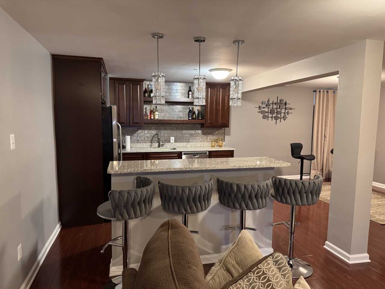 420 Lonsdale Ct - Photo 3 of 18