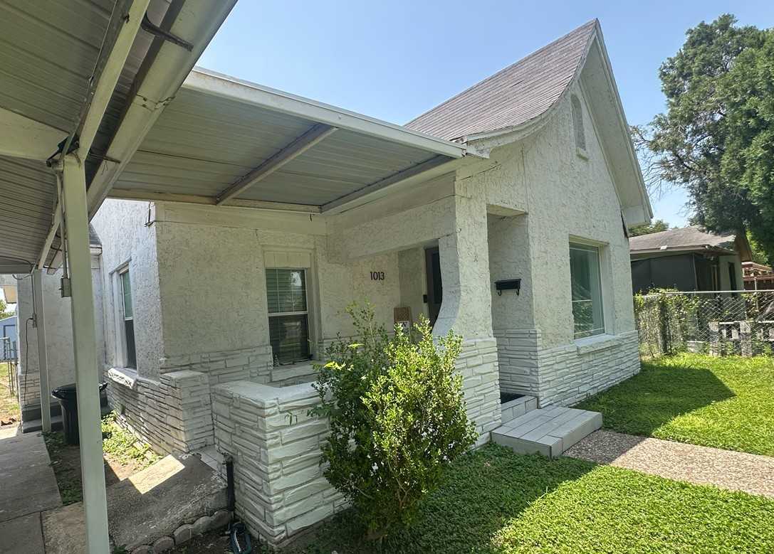 1013 N 16th St #NA - Photo 3 of 5