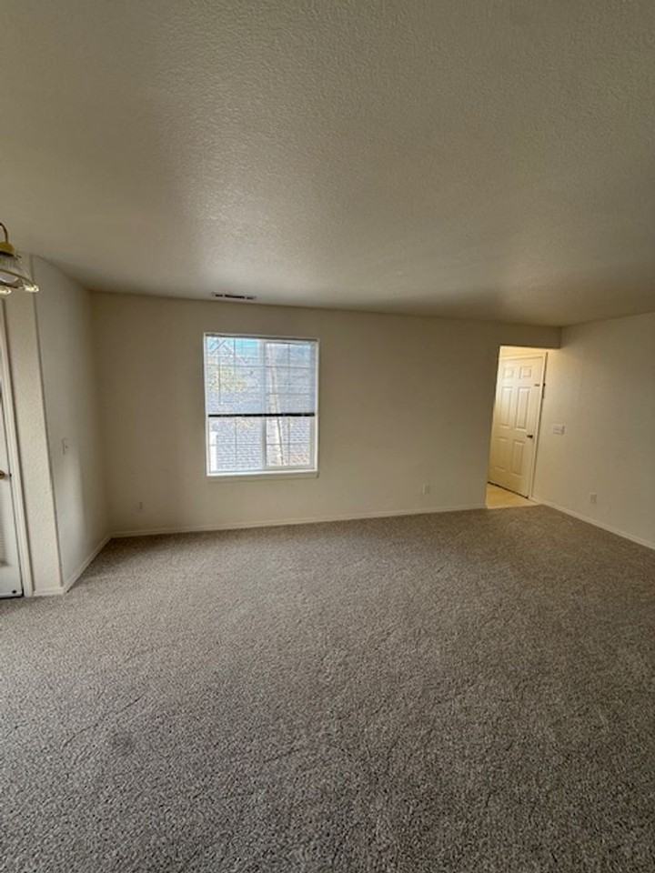3014 W Villard St - Photo 3 of 18
