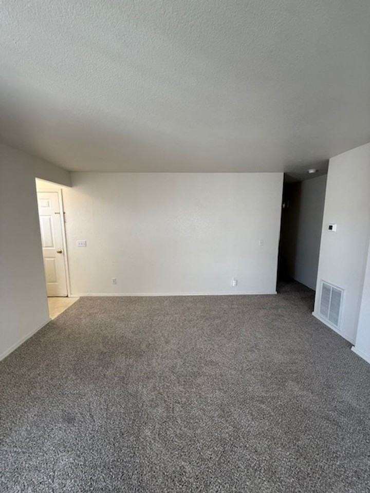 3014 W Villard St - Photo 4 of 18