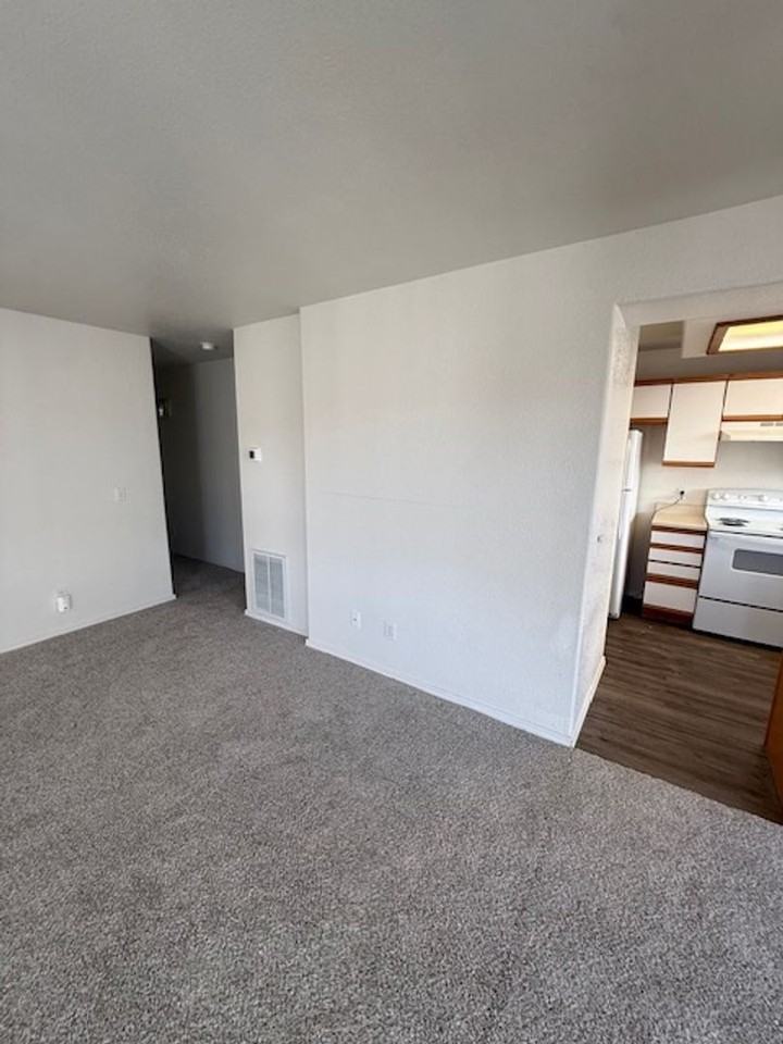 3014 W Villard St - Photo 5 of 18