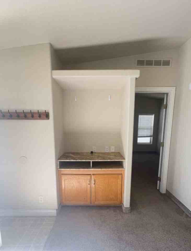 311 N Highland Dr - Photo 4 of 21