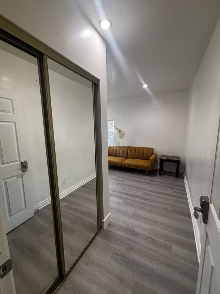 2903 Van Buren Pl #4