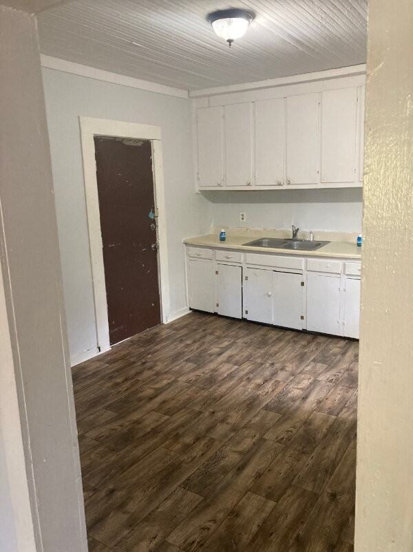 303 Summeral St - Photo 2 of 7