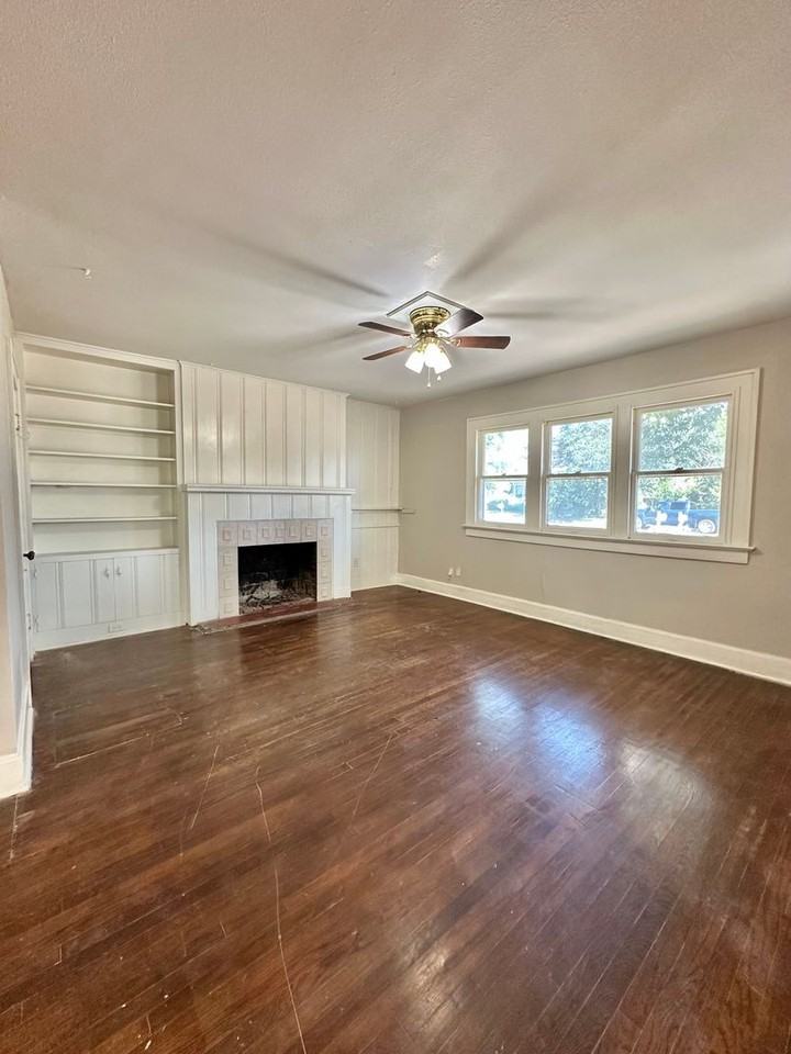 1313 Guadalupe St - Photo 2 of 12
