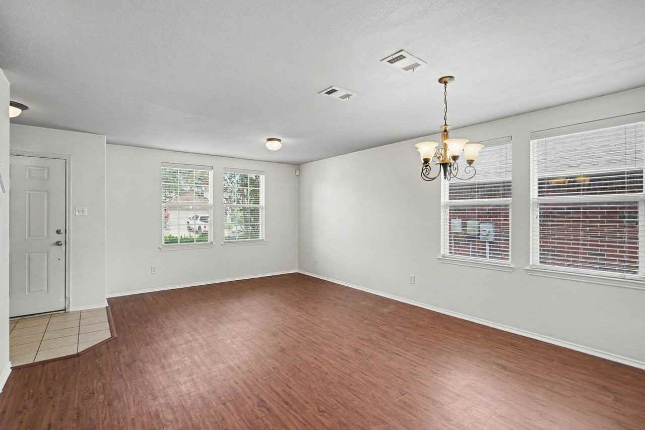 2324 Cavalry Dr - Photo 3 of 26