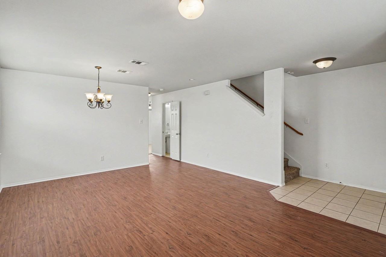 2324 Cavalry Dr - Photo 4 of 26