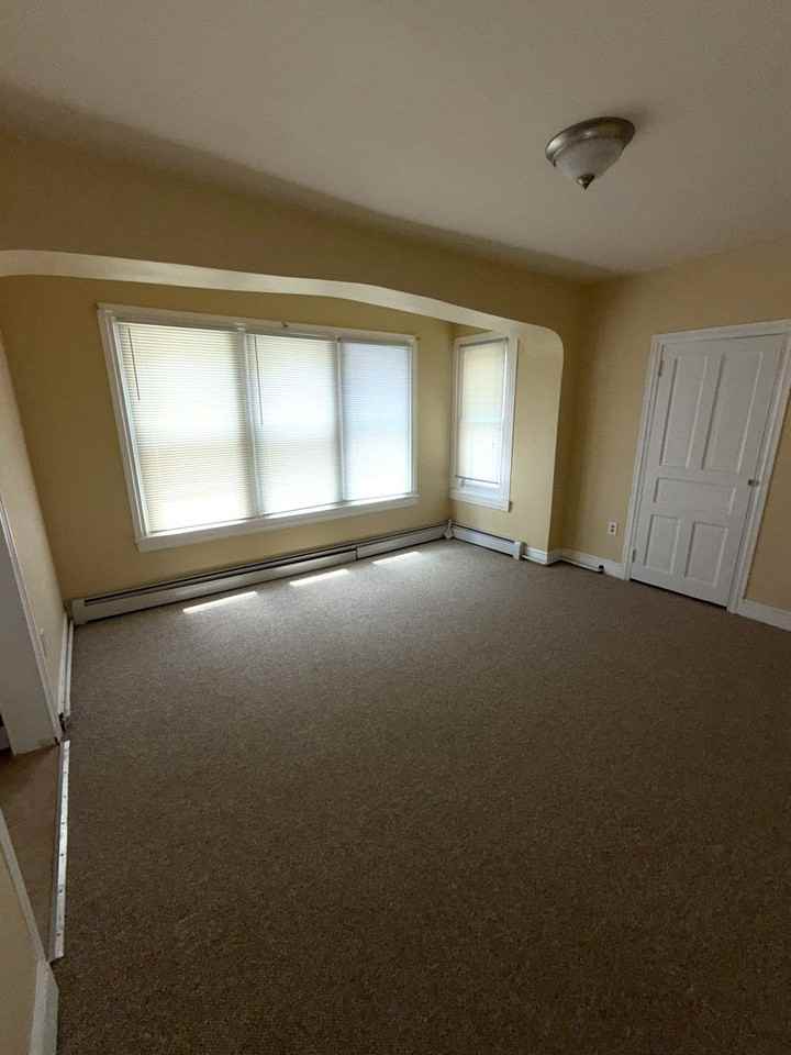 Mount Pleasant Ave W 134 - Photo 3 of 47