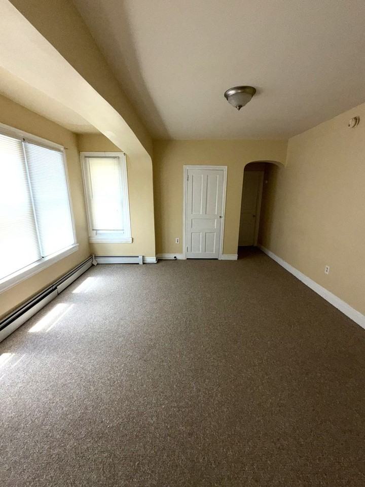 Mount Pleasant Ave W 134 - Photo 6 of 47