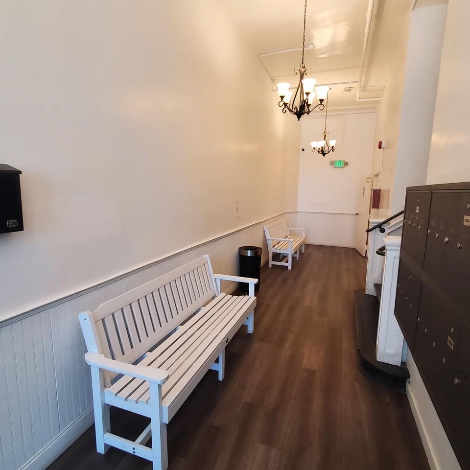 Flint 301 S Kenmore LLC - Photo 3 of 35