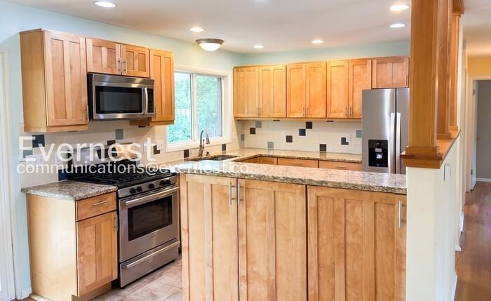 380 Martin Dr - Photo 2 of 18